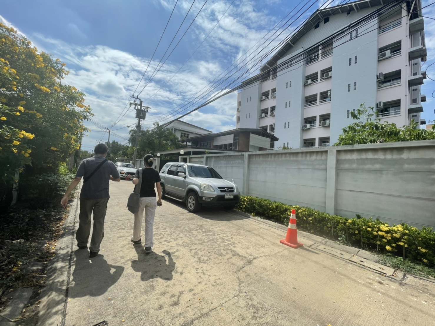 อพาร์ทเม้นท์ 6 ชั้น รถไฟฟ้า ลาดพร้าว ทางด่วน เอกมัย รามอินทรา