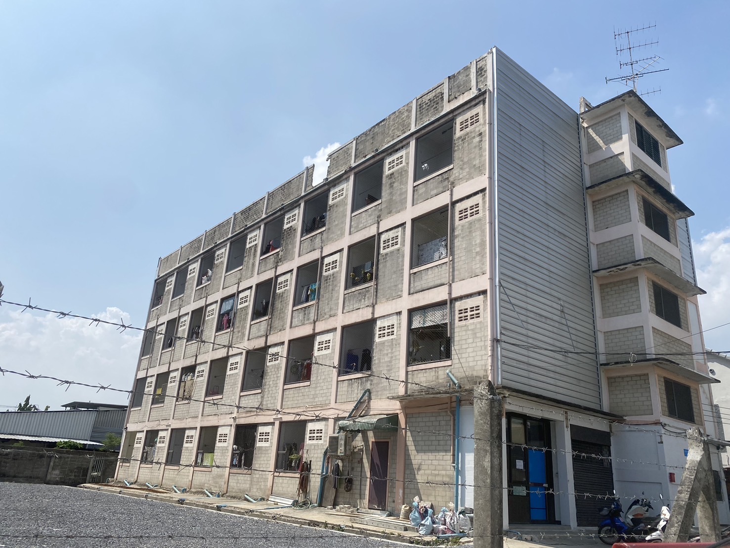 อพาร์ทเม้นท์ 332 ตรว.พร้อมที่ดินจอดรถยนต์ 150 ตรว. บางแค เพชรเกษม ราคาดีที่สุดในตลาดตอนนี้!!! (ผู้เช่าเต็ม) 