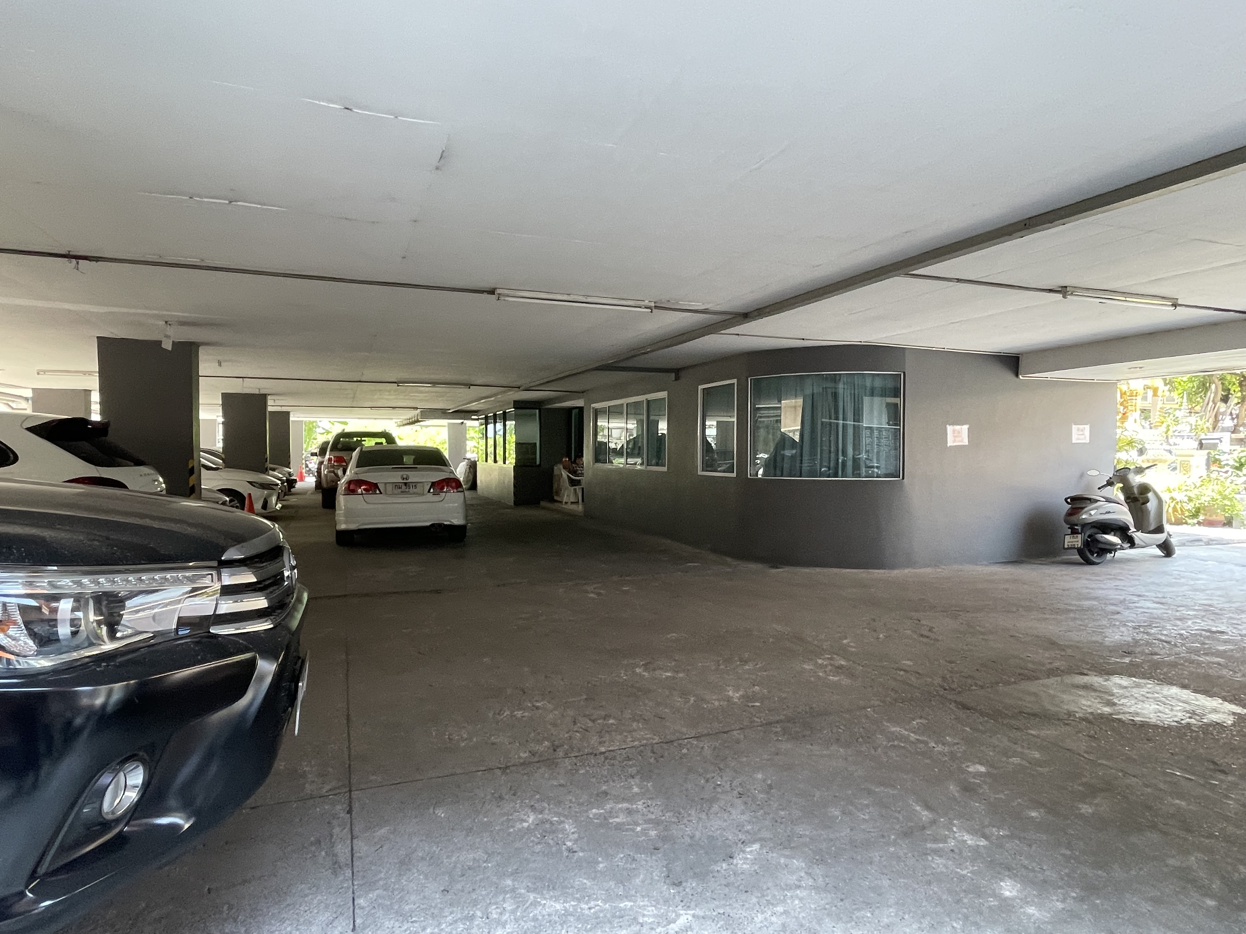 อพาร์ทเม้นท์ 8 ชั้น ลิฟท์ มี 100 ห้อง คนเช่าเต็ม ประชาขื่น 