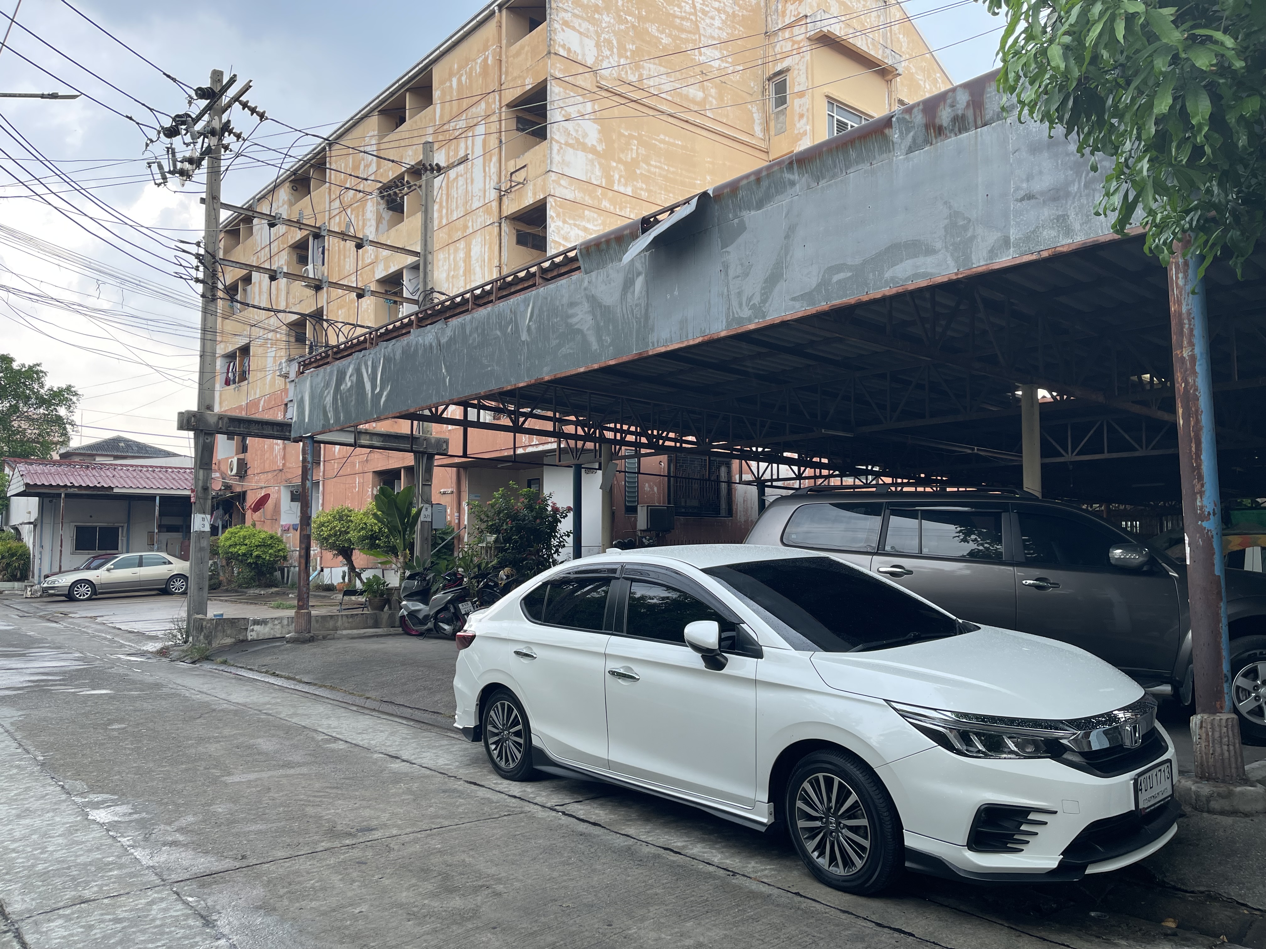 ขาย เนื้อที่281ตรว. ถ.รามอินทรา ลาดปลาเค้า